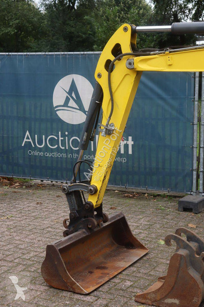جرافة Neuson EZ26