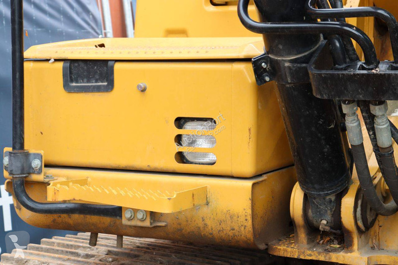 جرافة Caterpillar 320FL