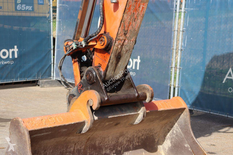 جرافة Hitachi ZX140W-6
