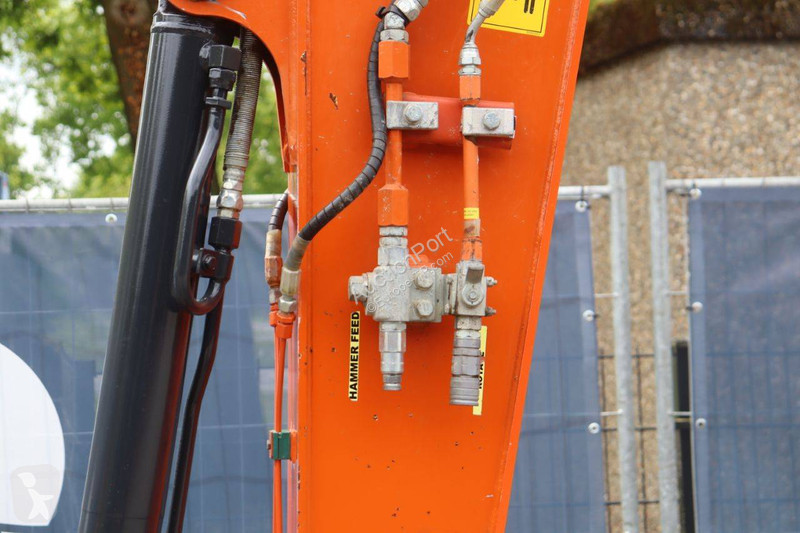 جرافة Hitachi ZX55U6