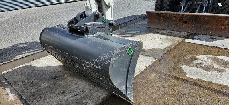 جرافة Takeuchi TB 295W