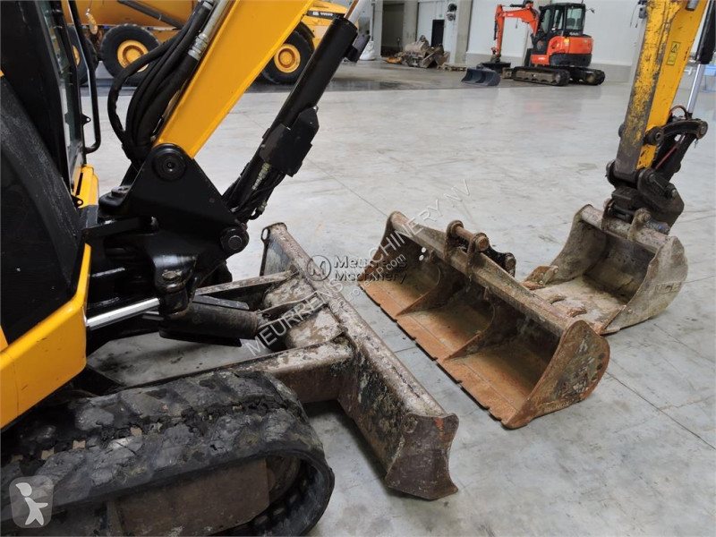 جرافة JCB