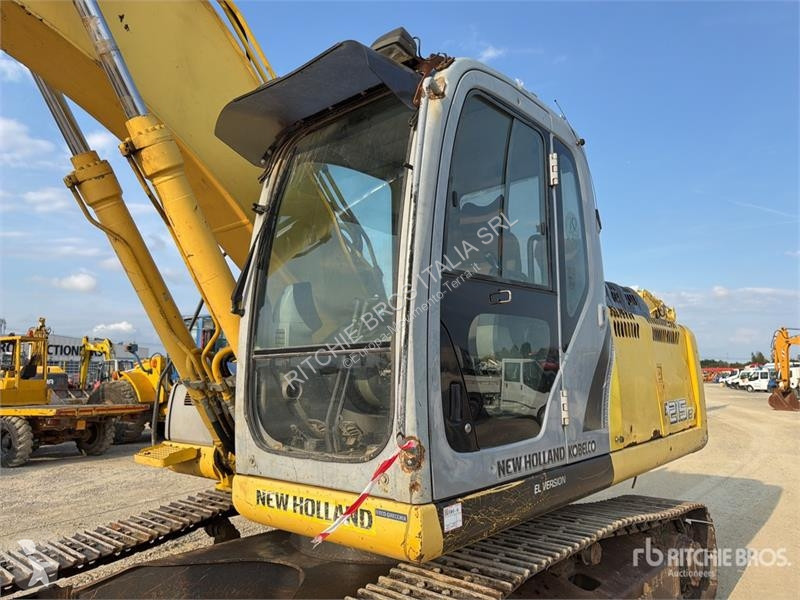 Skovel New Holland Kobelco E215B Tracked Excavator