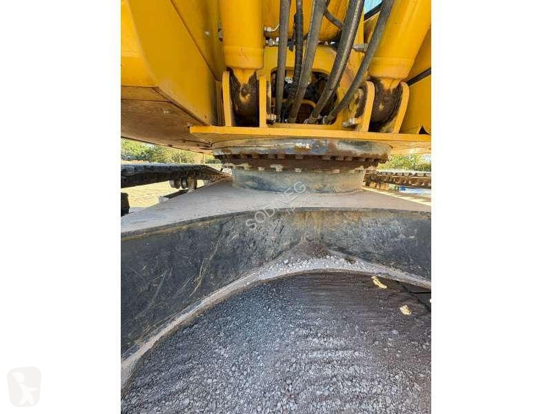 Escavadora Komatsu 11