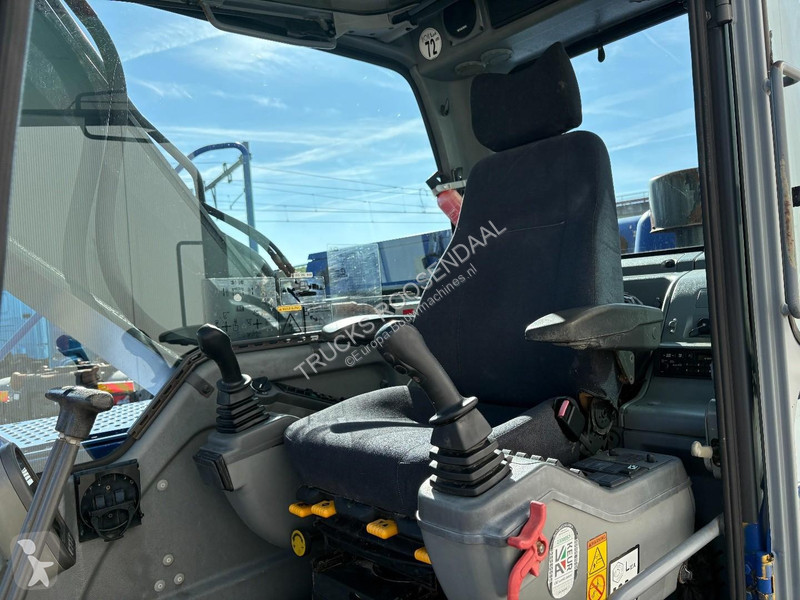 Pelle Volvo + 4870 Hours + bucket + fully...