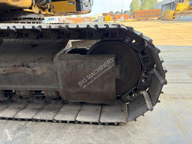 Багер Caterpillar 320FL