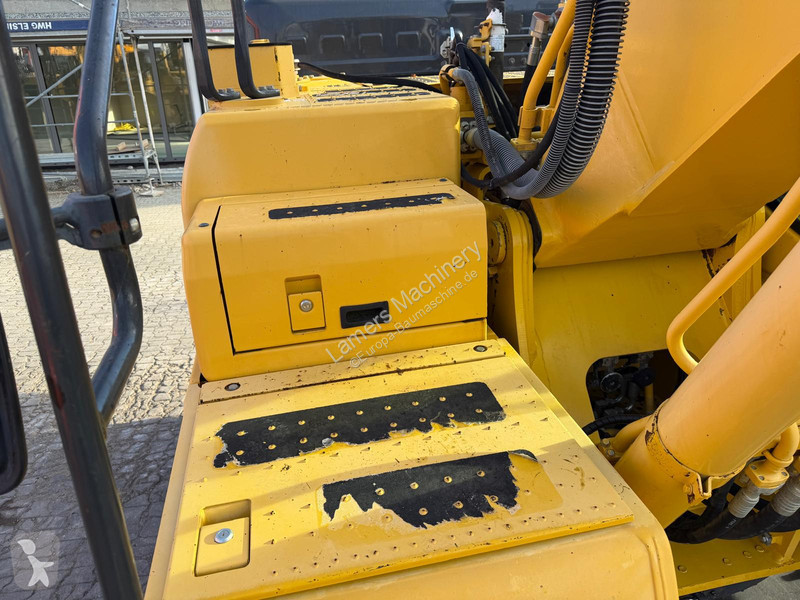 Багер Komatsu PC 210-11 .