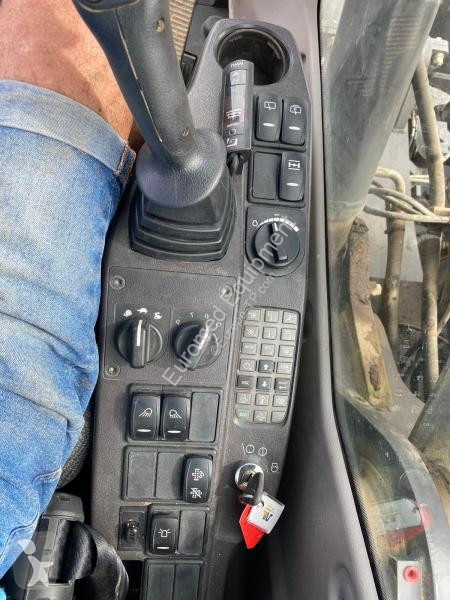 Pelle Volvo EW180