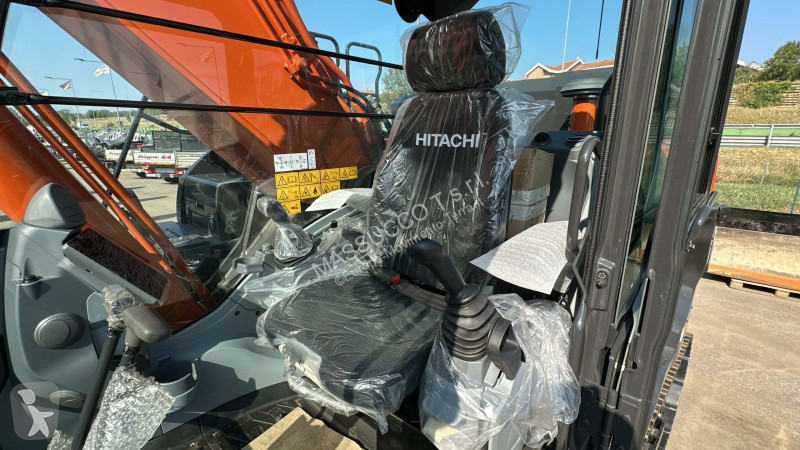 Pelle Hitachi 7