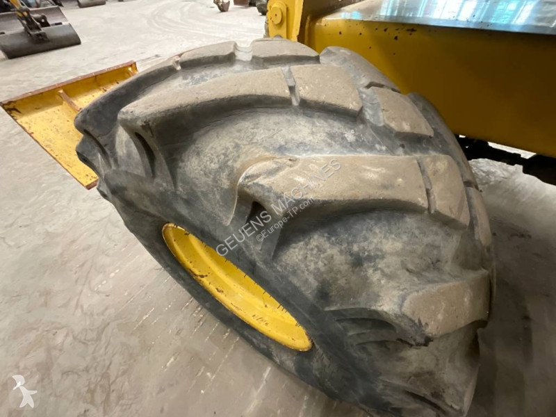 Багер Komatsu MR8