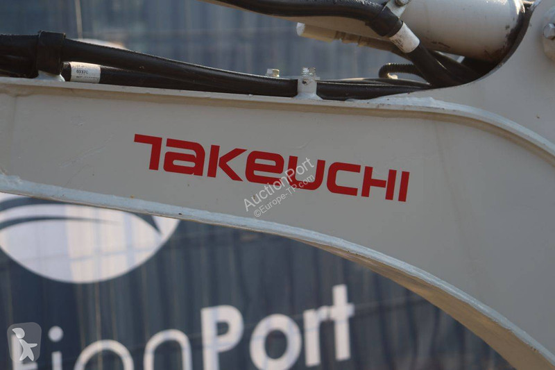 جرافة Takeuchi TB216