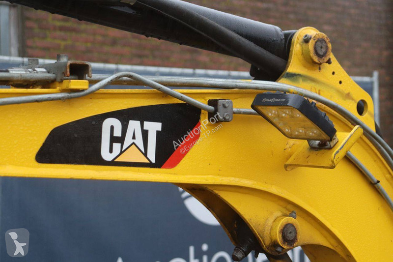 Багер Caterpillar