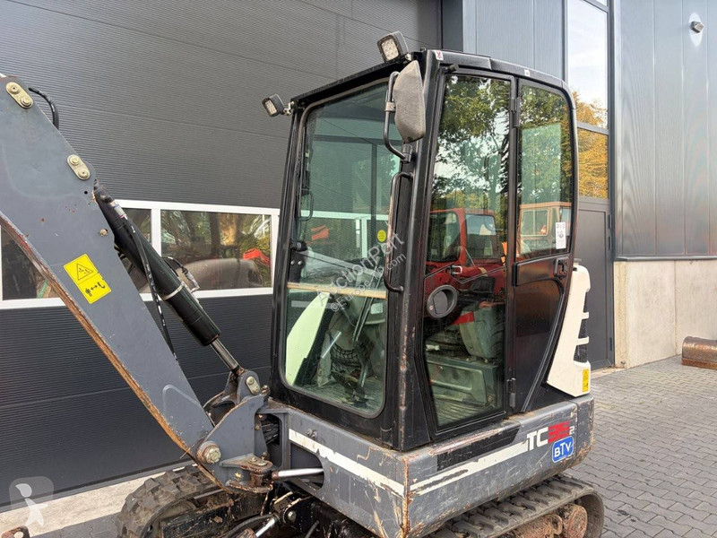 Pelle Terex T035
