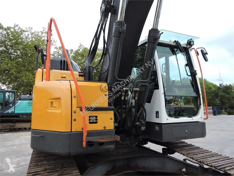 Багер Volvo ECR235