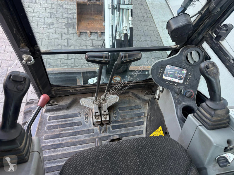 جرافة Bobcat E27z