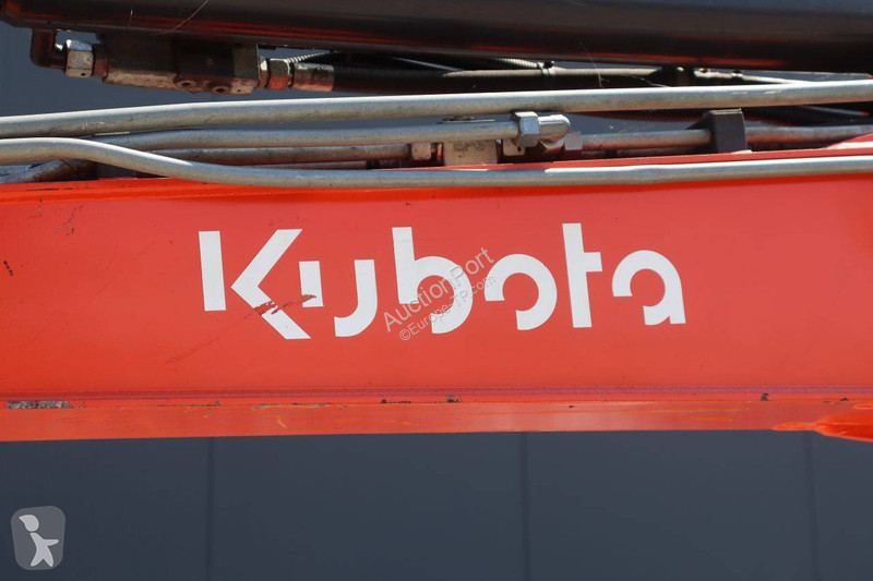 Багер Kubota α