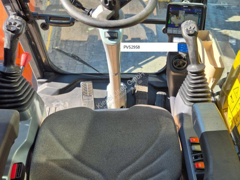 Escavadora Komatsu 11