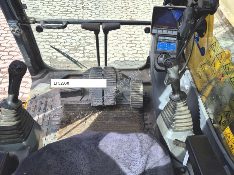 Escavadora Komatsu 10