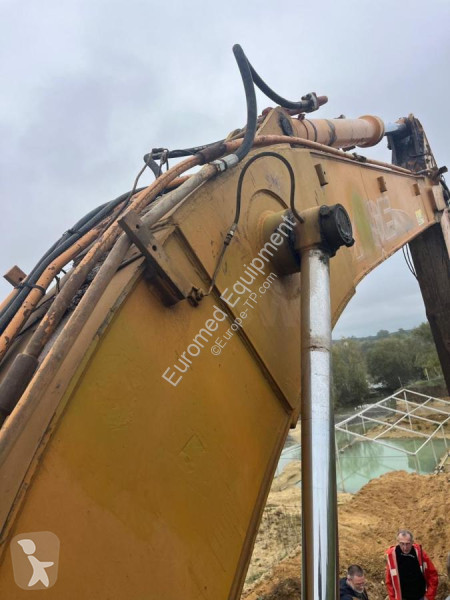 Escavadora Case