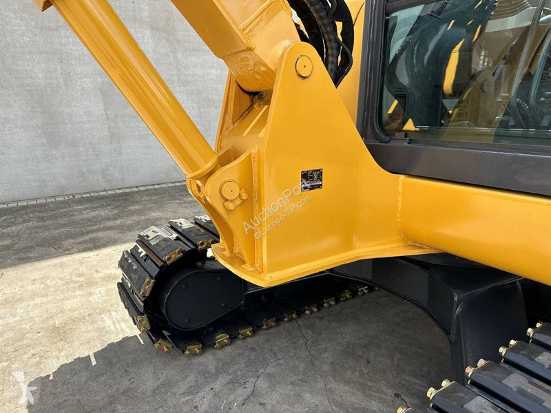 Escavadora Komatsu 7