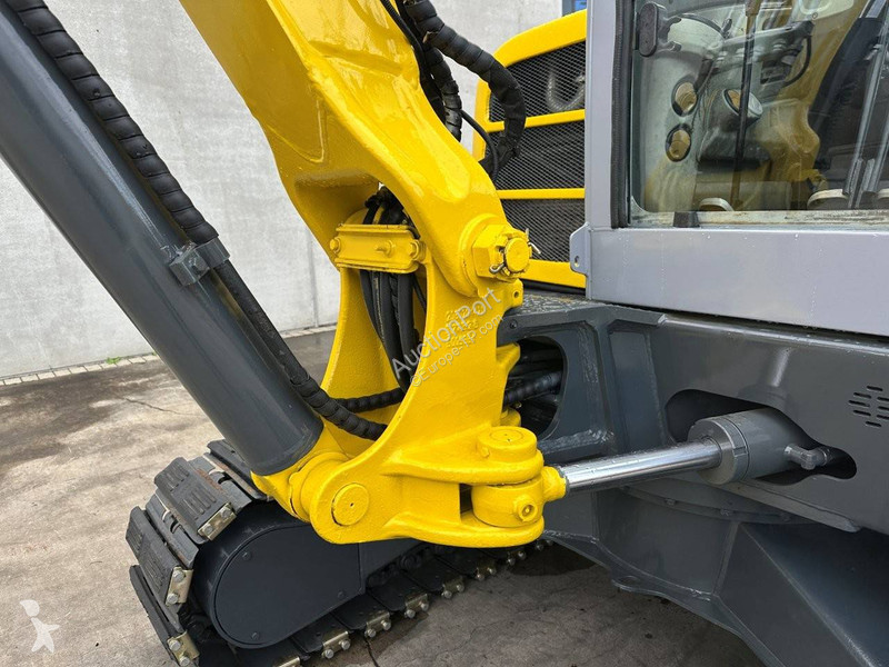 Escavadora Neuson 6003