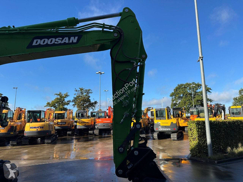 Escavadora Doosan 7