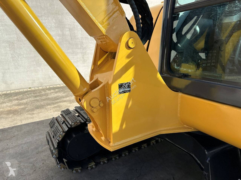 Escavadora Komatsu 7