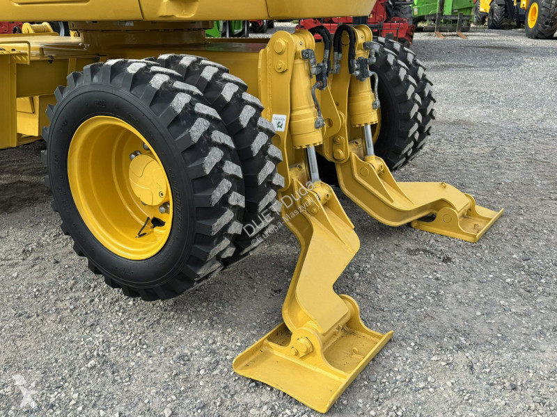 Excavator Komatsu Pług + Podpory 10ton...