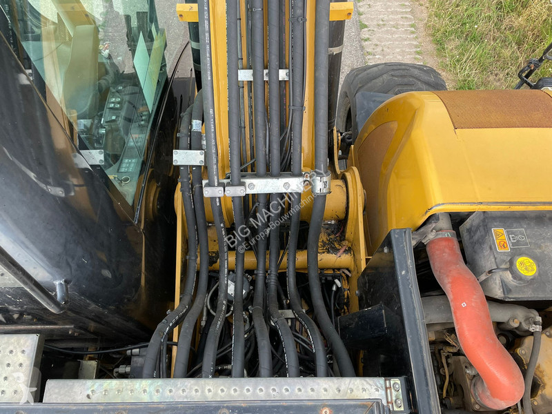 Excavator Caterpillar D - CE
