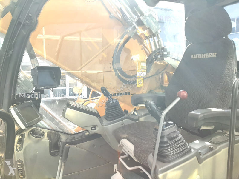 Excavator Liebherr R960