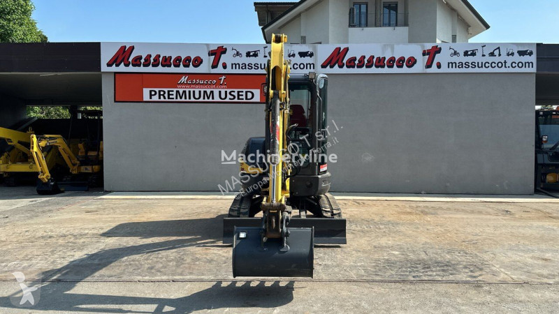 Escavatore New Holland E39B