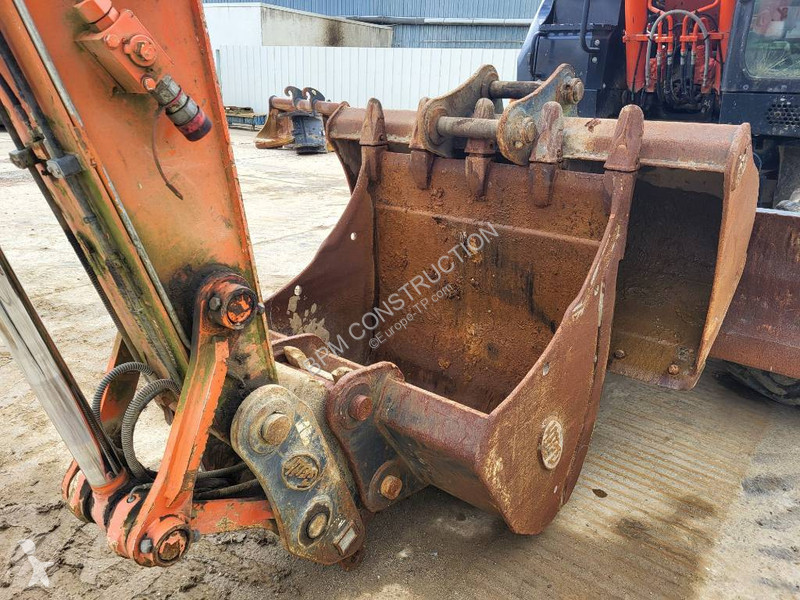 Escavatore Hitachi ZX140W-6