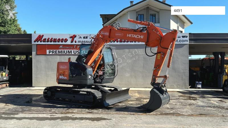Escavatore Hitachi ZX85US-3