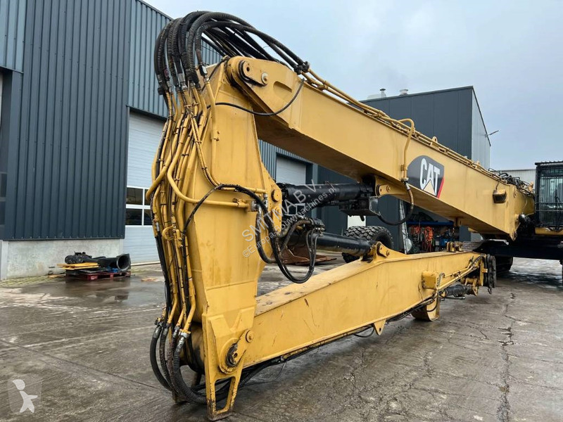 جرافة Caterpillar L UHD - 27m - OilQuick