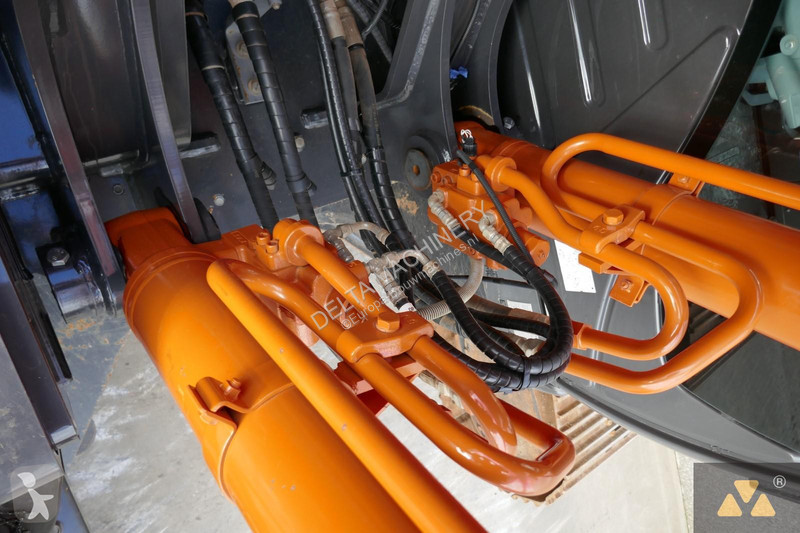 Escavadora Hitachi -7