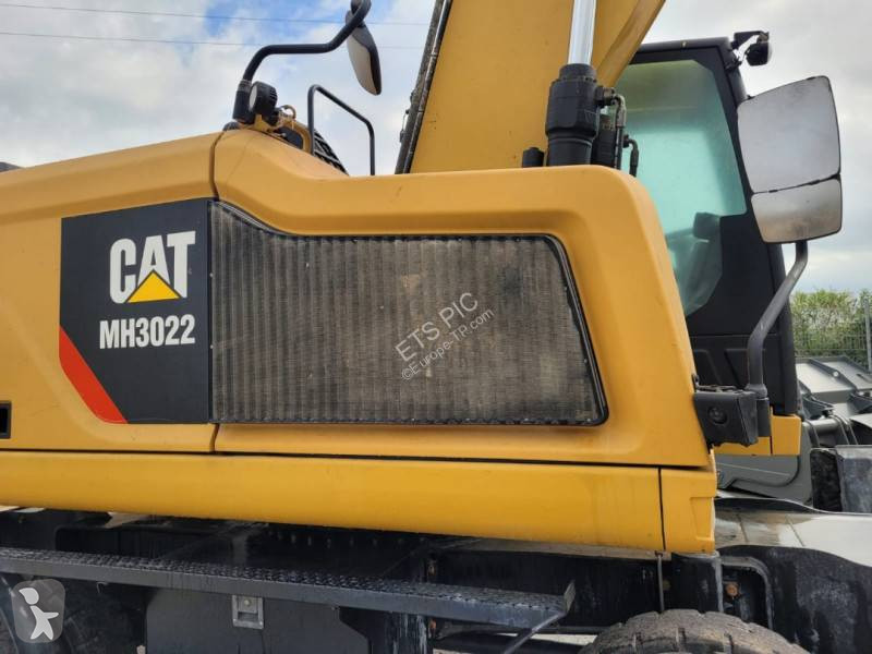 Escavatore Caterpillar MH3022