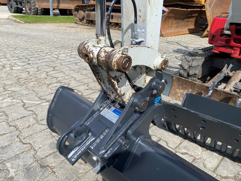 Escavadora Takeuchi TB210R NVT