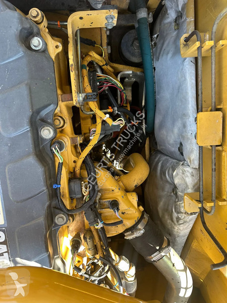 Excavator Caterpillar L CRAWLER EXCAVATOR