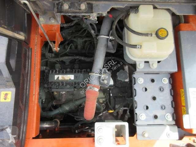 Excavadora Hitachi ZX135 US-7