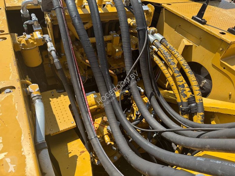 Escavatore Caterpillar L