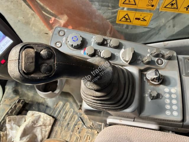 جرافة Hitachi 225USLC-5B