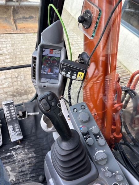 Escavadora Hitachi LC-6