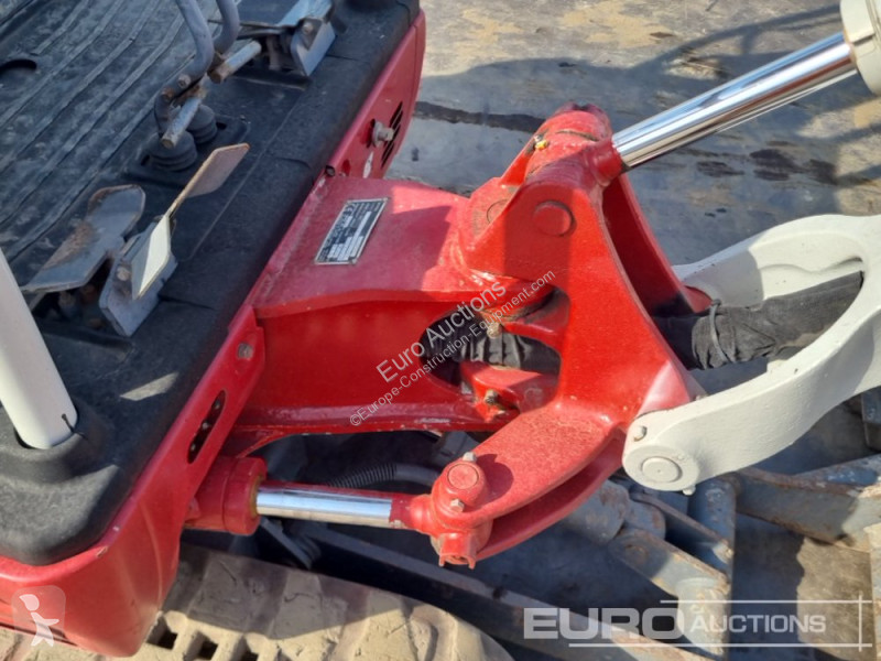 Escavadora Takeuchi TB216