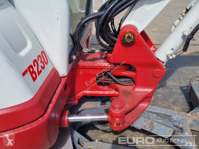 Escavadora Takeuchi 0