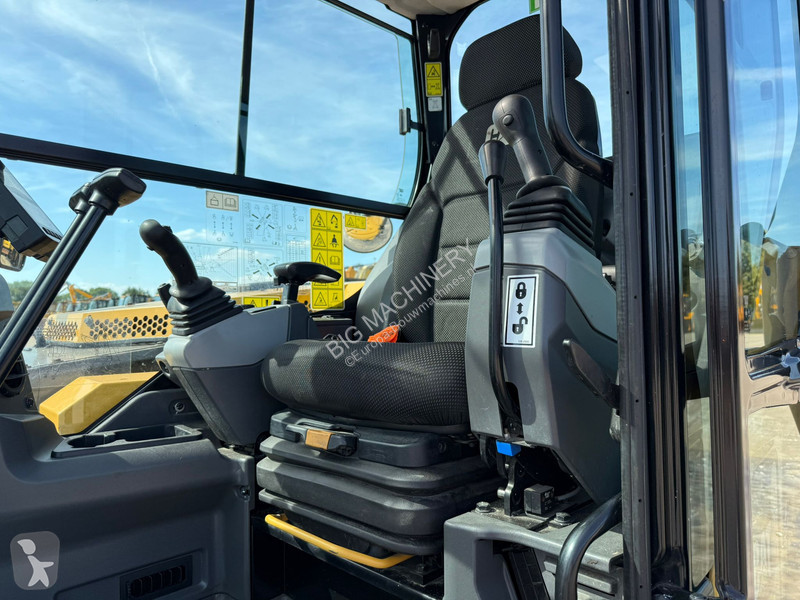Excavator Caterpillar R