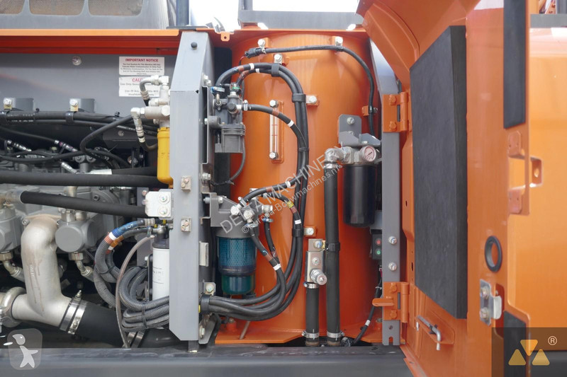 Escavatore Hitachi -6