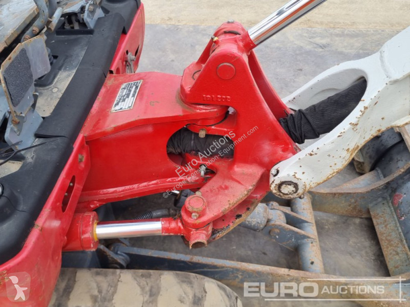 Escavadora Takeuchi TB216