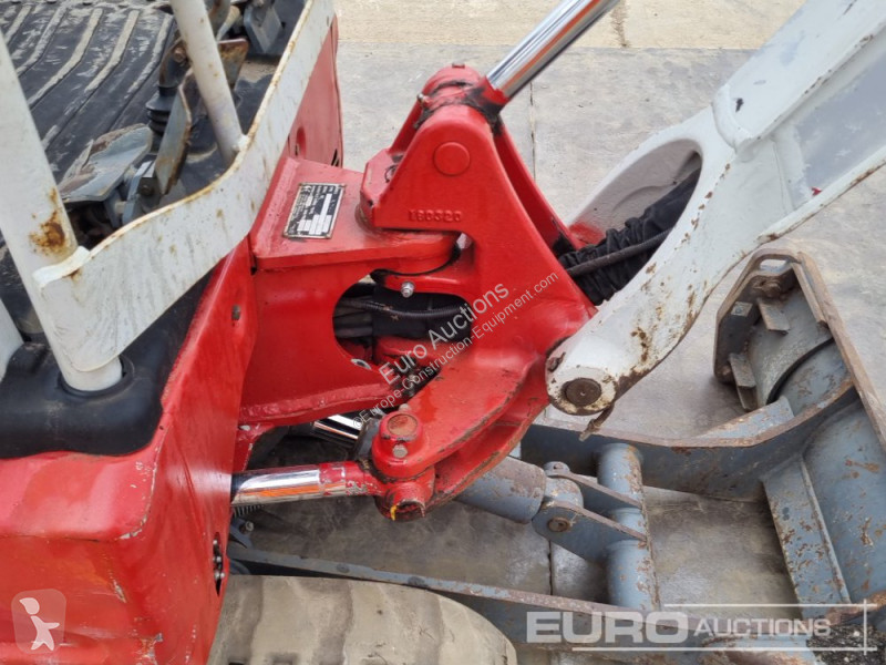 Escavadora Takeuchi TB215