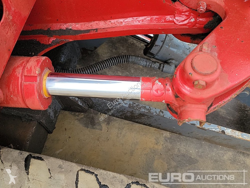 Escavadora Takeuchi TB216
