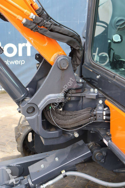 Escavadora Hitachi ZX38U-6 CLR